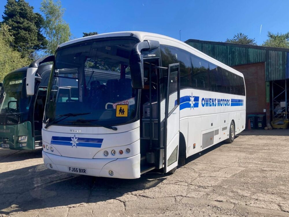 2005 (55) - Volvo Caetano - 53 Seat — photo 1