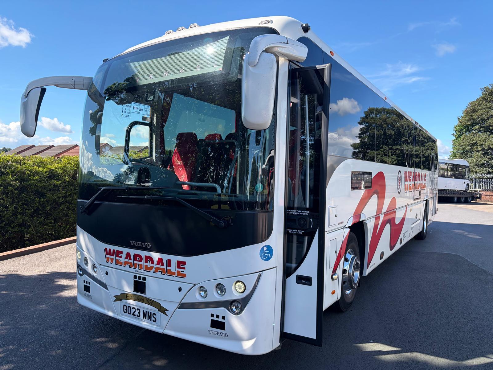 2023 VOLVO B8R PLAXTON LEOPARD 72 SEAT PSVAR EURO 6 — photo 1