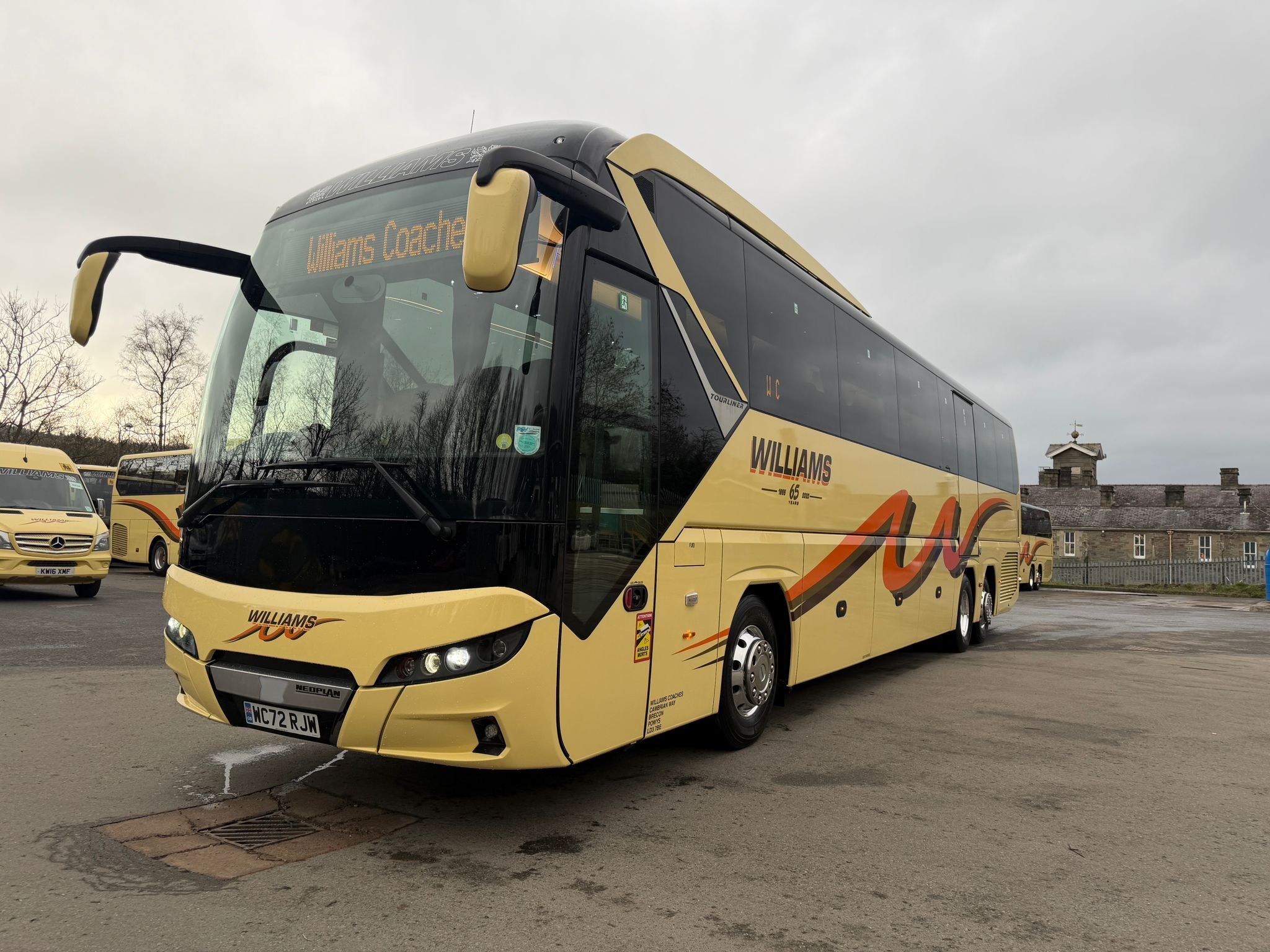 22 Neoplan P22 Tourliner II 61 Seat Exec PSVAR — photo 1