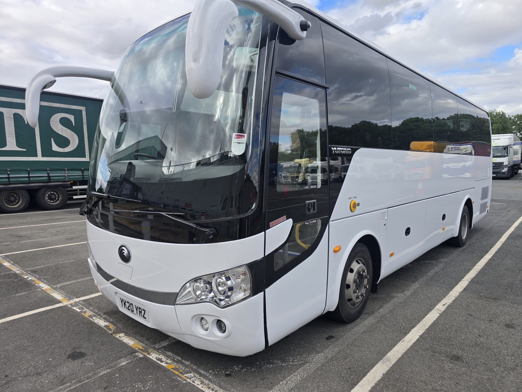 2020, Yutong TC9, 34 two tone part leather seats + crew, + Toilet, sink