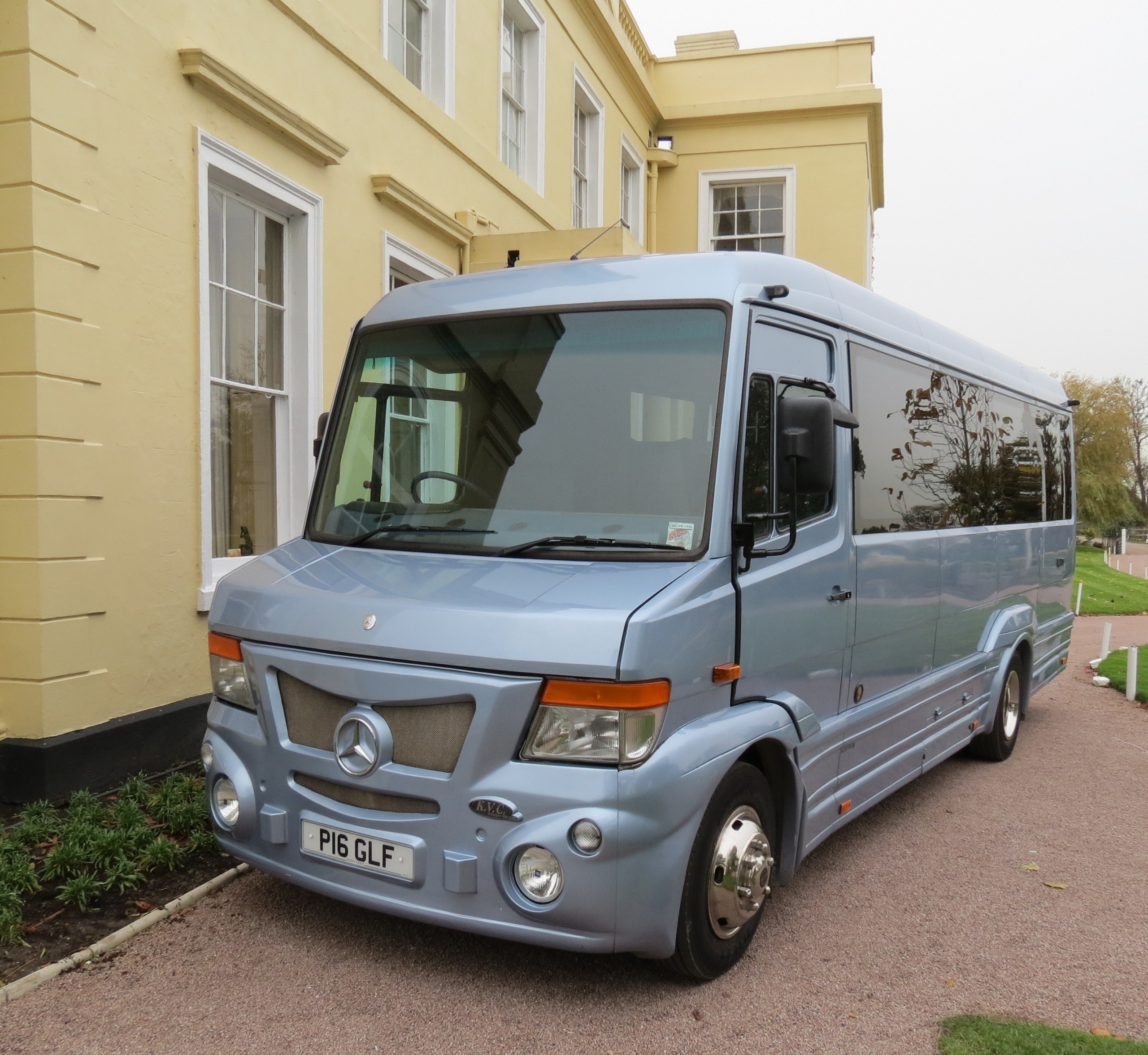 2004 Mercedes-Benz Vario / EVM Stanford Coach works refit