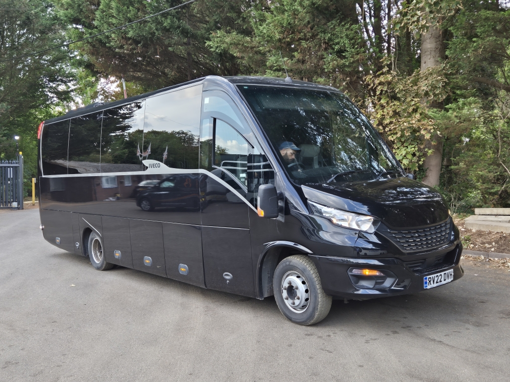 2022 (22) IVECO DAILY DIESEL MINIBUS 3.0 70C18HV Automatic — photo 1